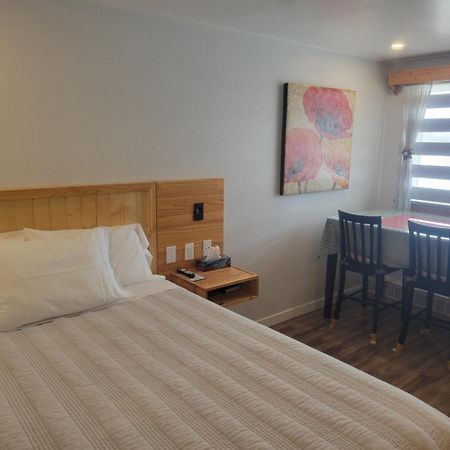 Quest Motel Whitewood Экстерьер фото