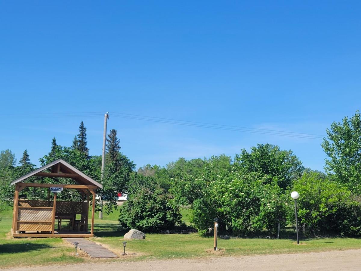 Quest Motel Whitewood Экстерьер фото