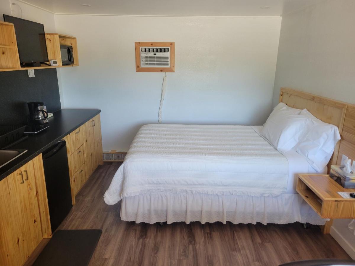 Quest Motel Whitewood Экстерьер фото