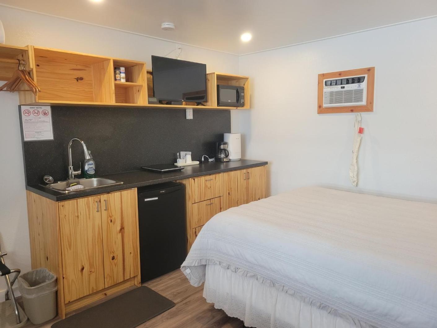 Quest Motel Whitewood Экстерьер фото
