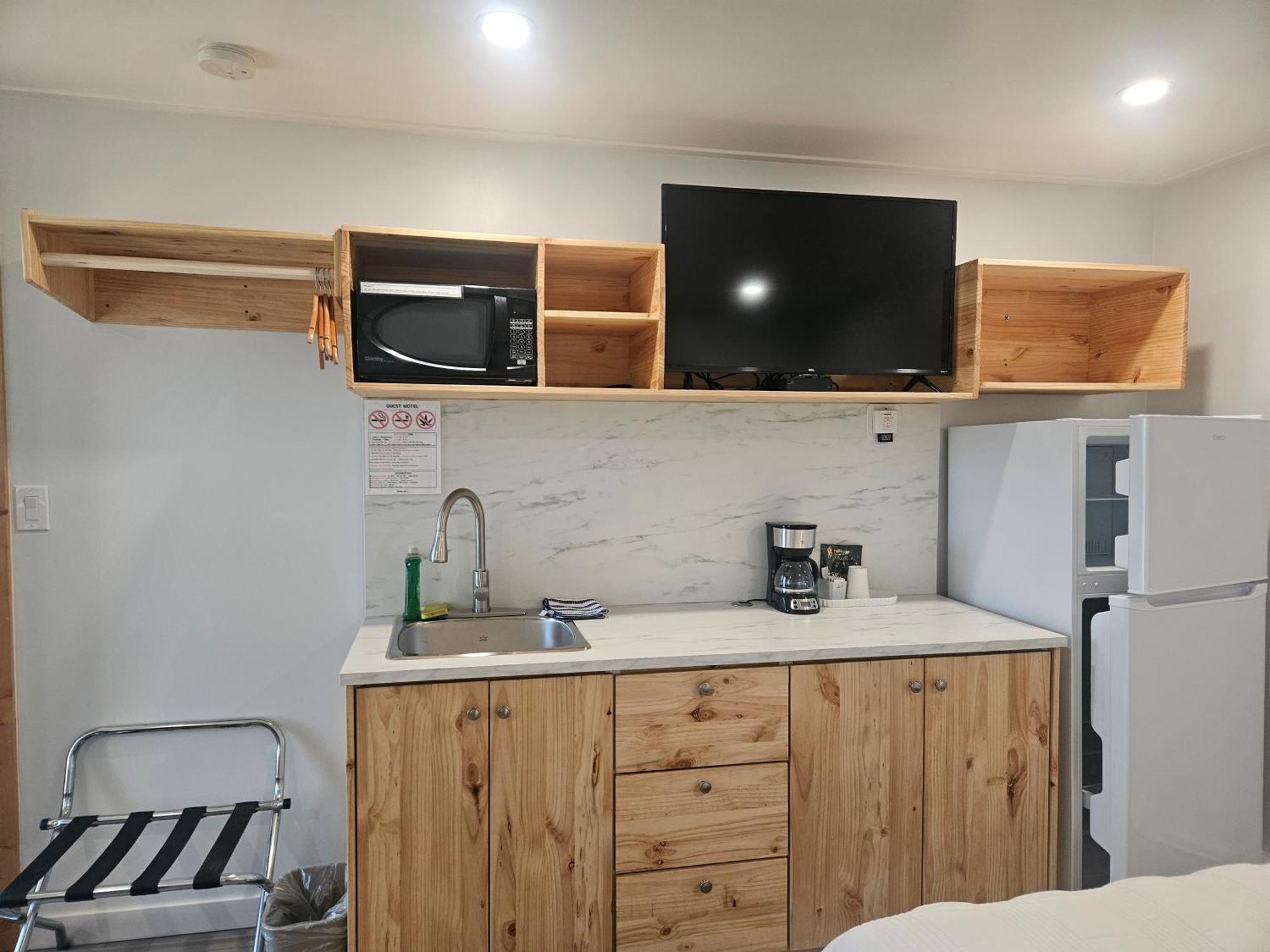 Quest Motel Whitewood Экстерьер фото