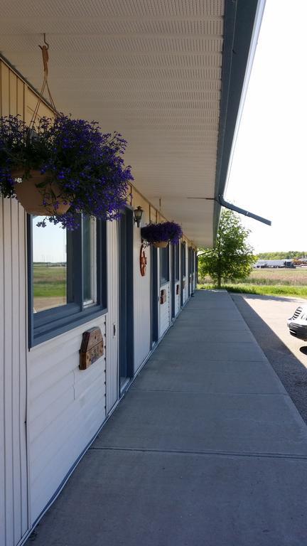 Quest Motel Whitewood Экстерьер фото
